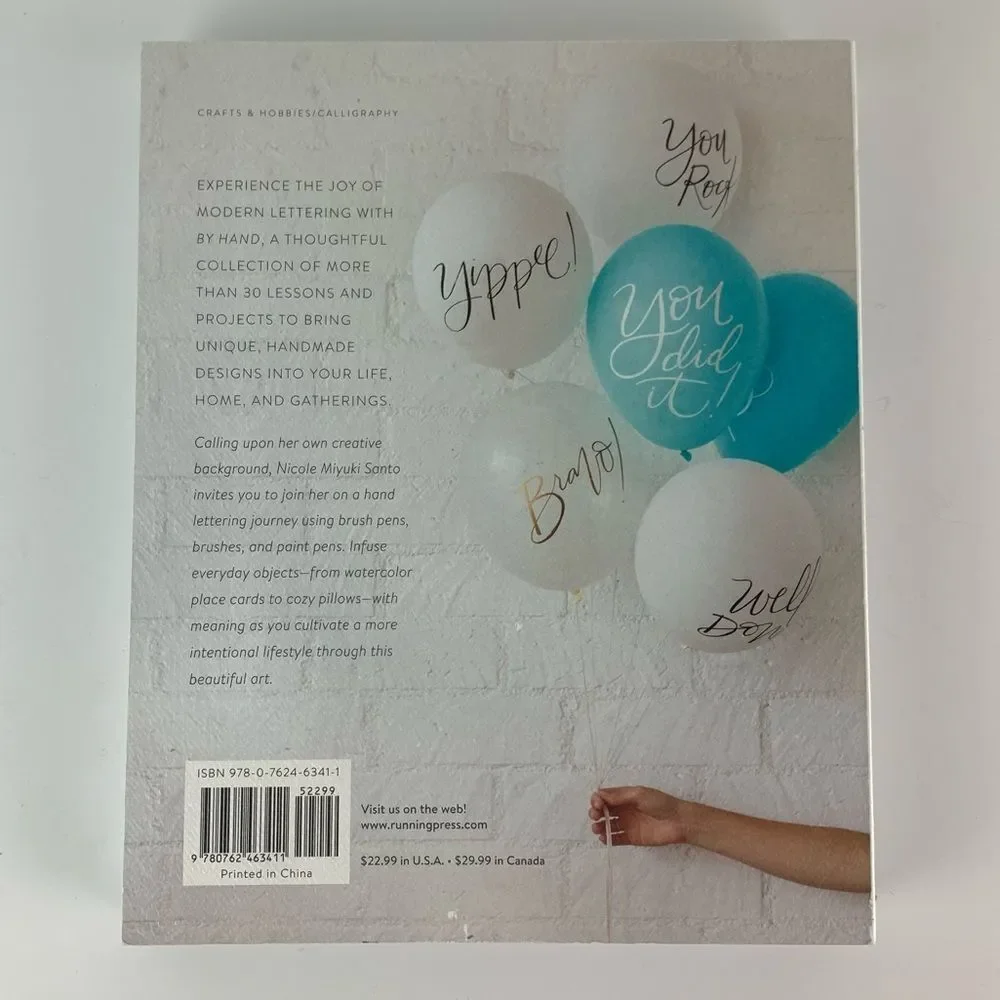 By Hand The art of modern lettering Nicole Miyuki Santo book Let’s make art